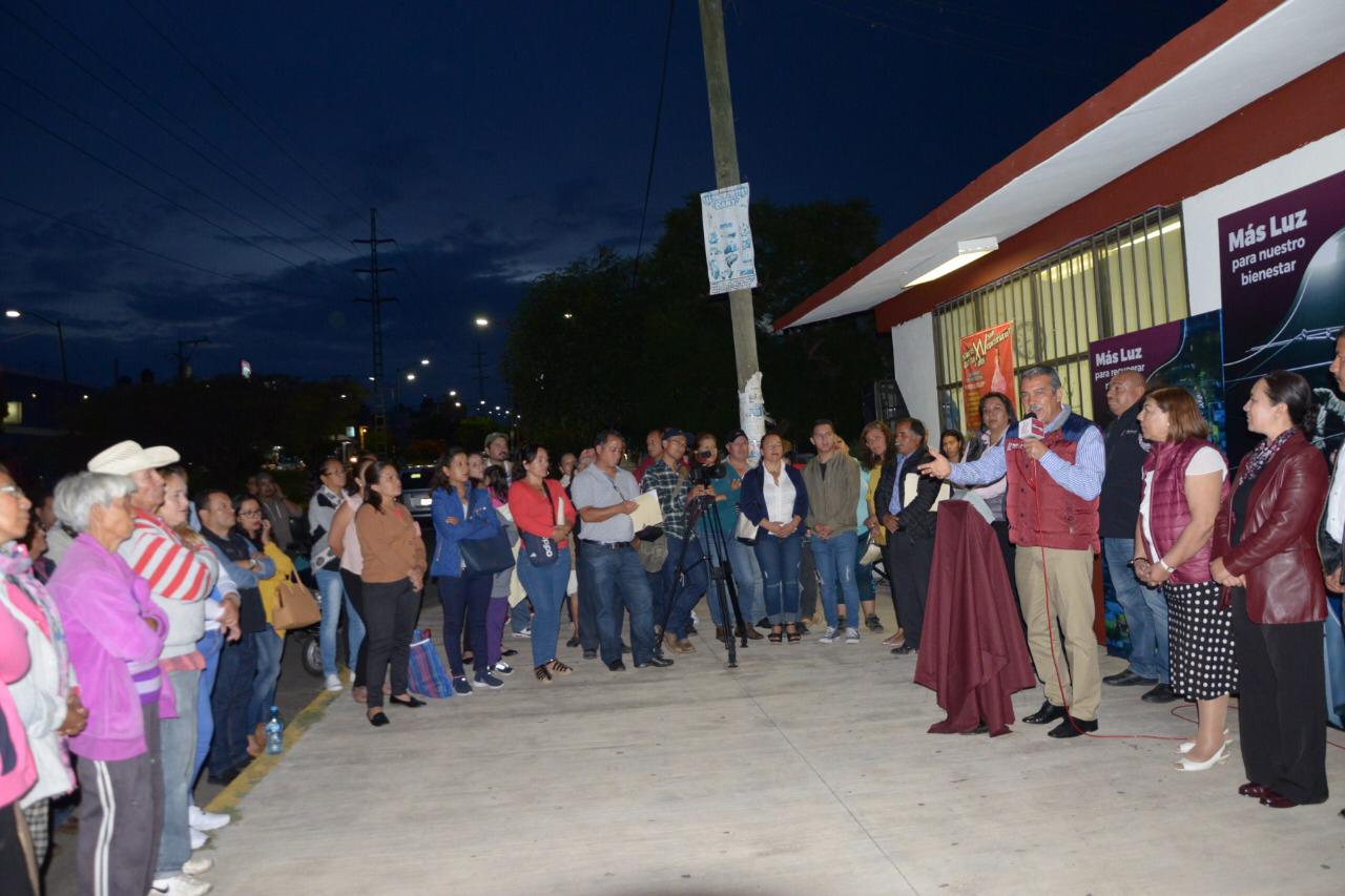 Morelia City Council delivers luminaires in popular colonies