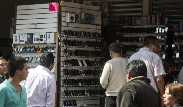 translated from Spanish: Operations against sale of stolen cell phones to begin Friday