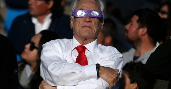 Piñera takes advantage of eclipse to ask to put "our country going"