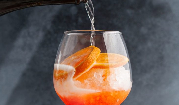 translated from Spanish: Spritz: 5 easy versions of Italian drink