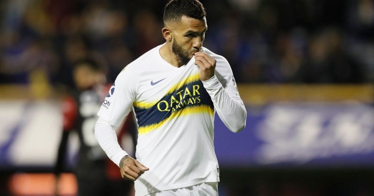Tevez compared Alfaro to Bianchi: "He's just missing his (God's) phone"