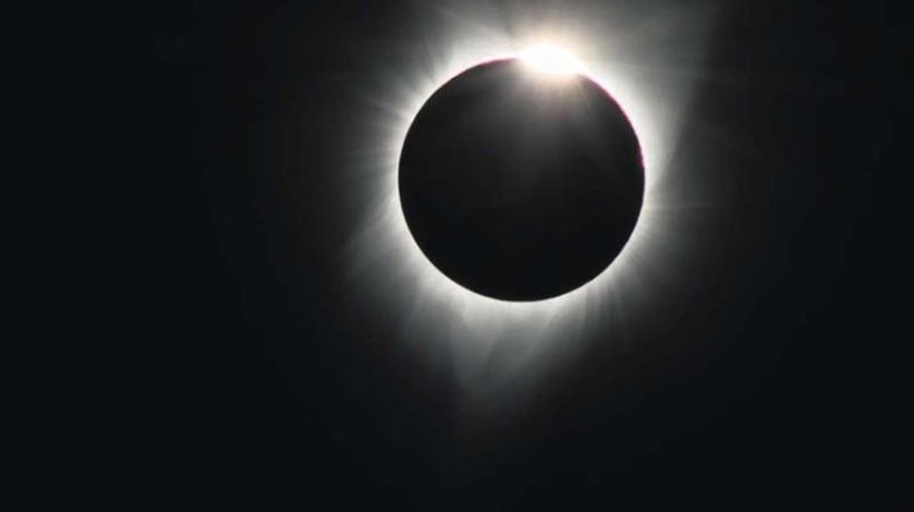 The eclipse will have its peak at 16:37 in the Metropolitan Region