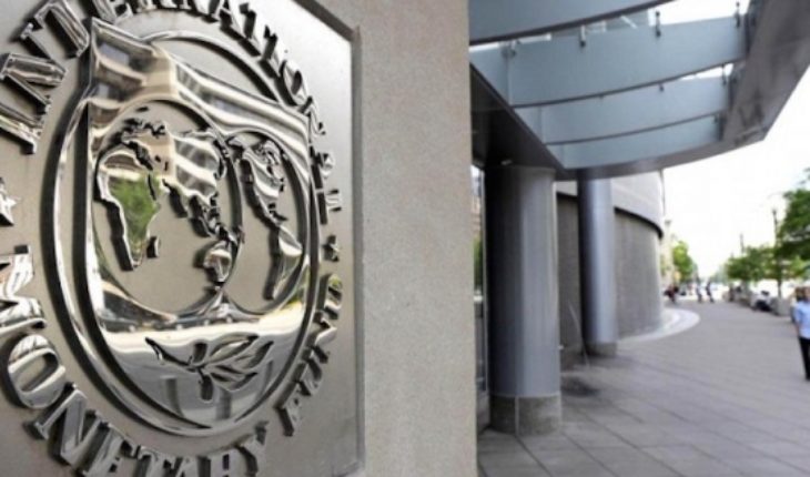 translated from Spanish: The harsh economic reality that the IMF sees for Latin America and the adjustment in data for Chile