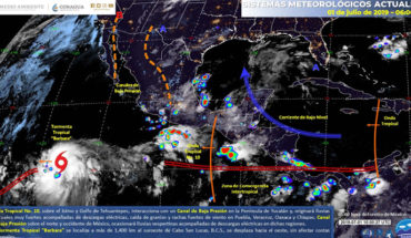 translated from Spanish: Tropical Wave No. 10 will cause heavy rains in eastern, central, southern and southeastern Mexico