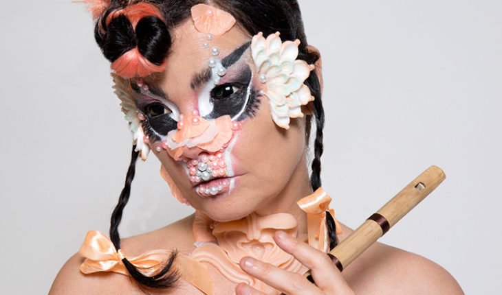 Björk revela nuevo boxset de ‘Utopia’ con flautas para llamar a aves