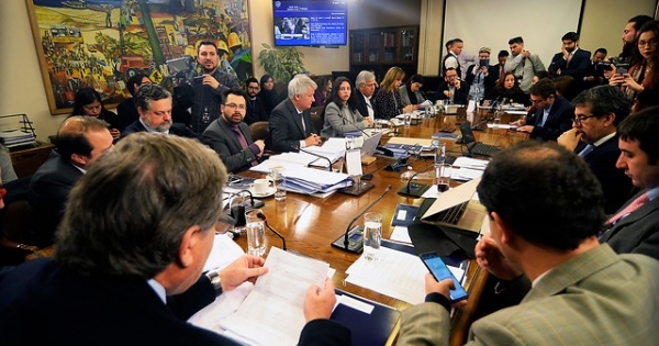 Chile Vamos fracasó en su intento de censurar a Gael Yeomans de la presidencia de la Comisión de Trabajo