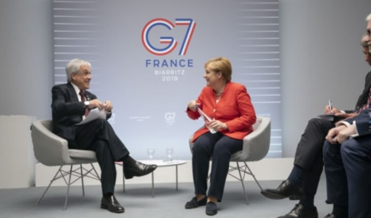 Desde la inversión alemana en el litio a los incendios en la Amazonía: el encuentro de Piñera con Merkel en el G7