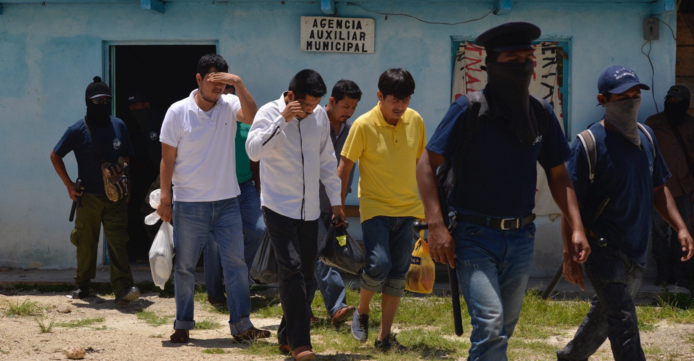 Liberan a 5 policías retenidos por 20 días en Chiapas