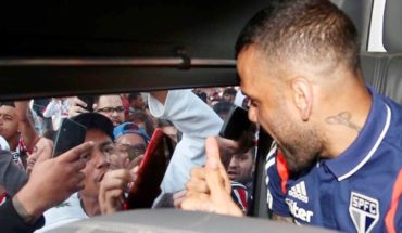 Locura en Brasil por la llegada de Dani Alves, nuevo jugador de Sao Paulo