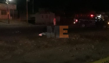 Menor muere al ser impactada la motocicleta en la que viajaban en Apatzingán, Michoacán