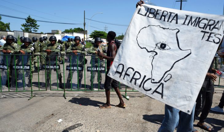 Migrantes africanos anuncian marcha; AMLO rechaza exigencias