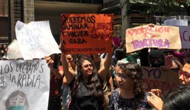 Mujeres protestan contra el acoso y abuso de policías en CDMX