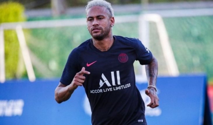 Neymar recibe dura crítica de France Football en su última portada