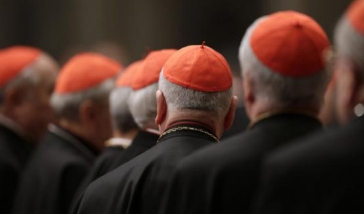 Piden al Gobierno poner suma urgencia a proyecto que obliga a sacerdotes a denunciar casos de abuso sexual