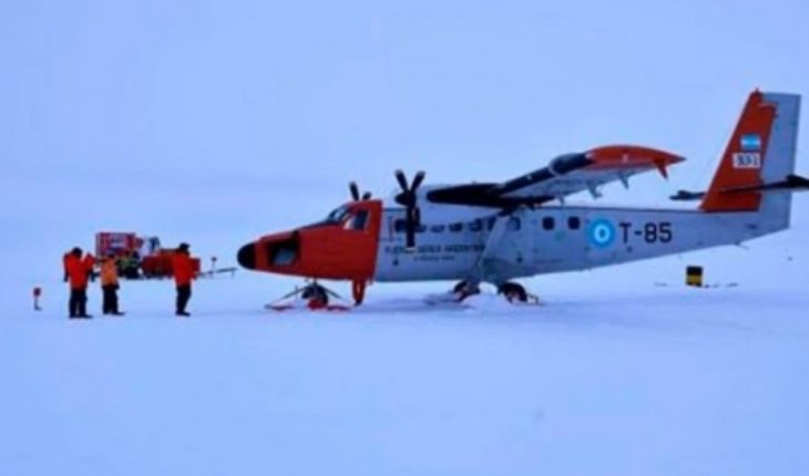 Tripulantes de avión argentino fueron rescatados por militares chilenos tras accidente en la Antártida