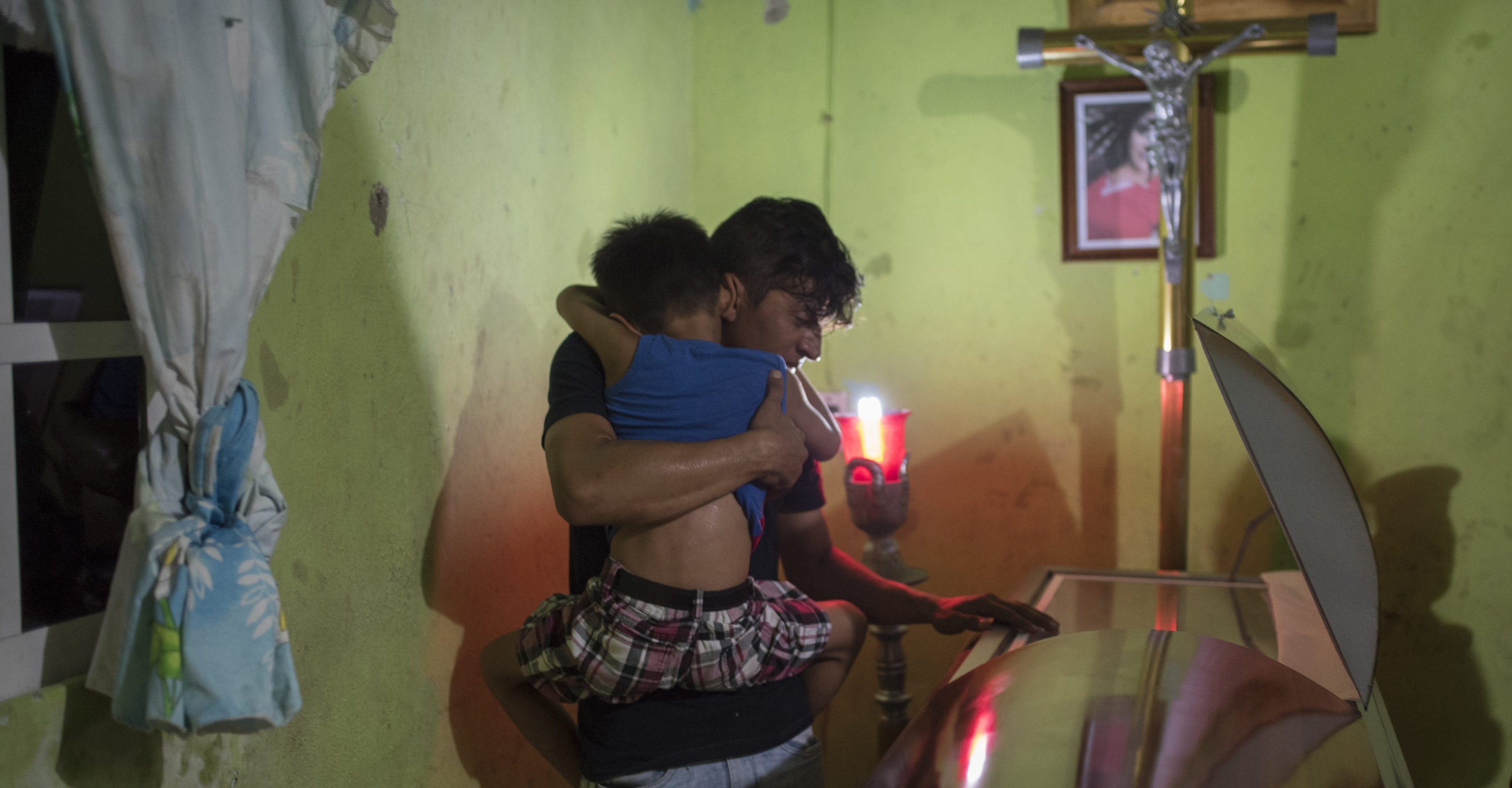 Xóchitl tenía 2 hijos y quería ser abogada; murió en bar de Veracruz