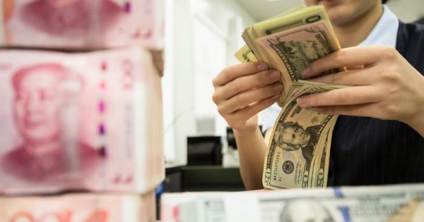 Chinese Yuan falls to its lowest level in 11 years in the face of commercial tension