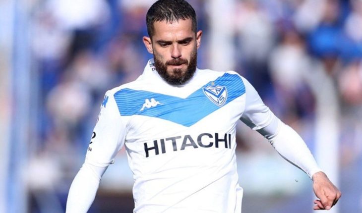translated from Spanish: Fernando Gago returned to play after eight months in Velez’s victory