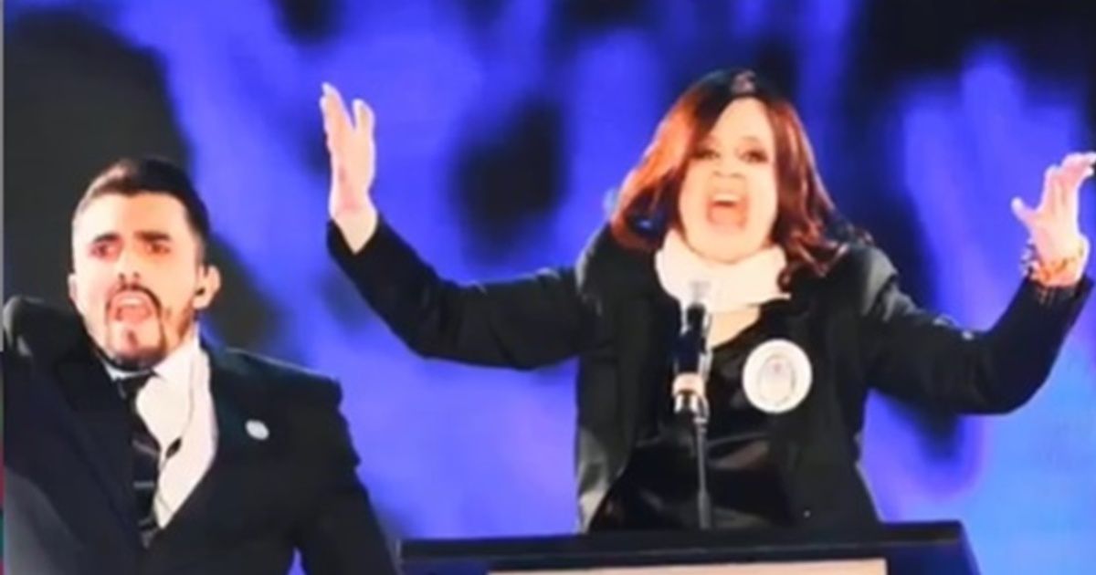 Pillaging dessopiling imitation of Leticia Brédice Cristina Kirchner in the "Dancing"