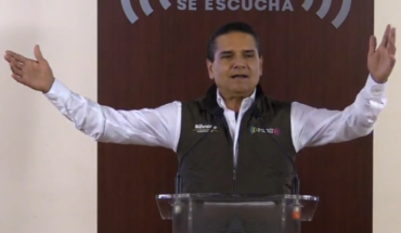 translated from Spanish: This Friday, Payment to teachers in Michoacán: Silvano Aureoles