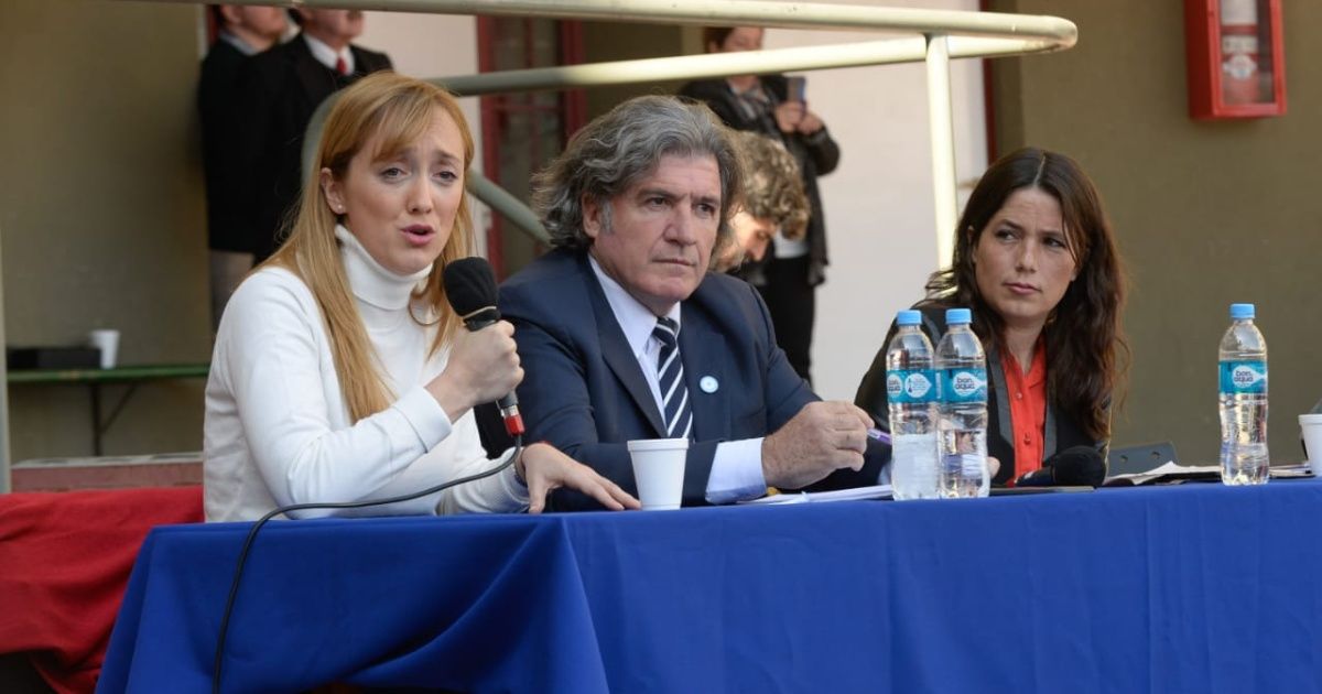 The first debate was held between candidates: Suarez, the only absent