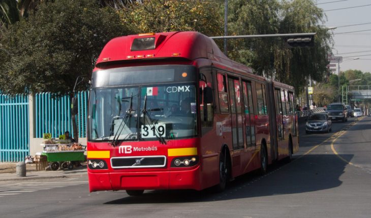 translated from Spanish: They discharge to Metrobus driver who assaulted cyclist