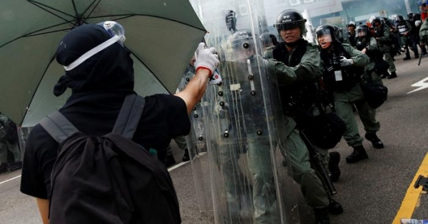 What do the continental Chinese think about the protests in Hong Kong?