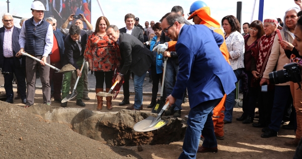 With time capsule and neighborhood party was laid the first stone of the future Brazil Park