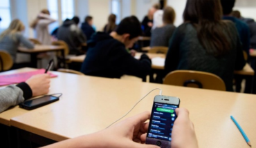 ¿Deberían prohibirse los celulares en las salas de clase?