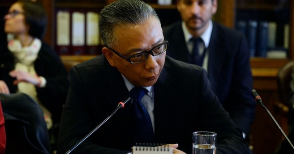 Embajador chino reitera críticas a diputado Bellolio e insiste en que violó los intereses de China