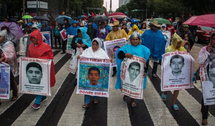 FGR ofrece reconstruir investigaciones del caso Ayotzinapa