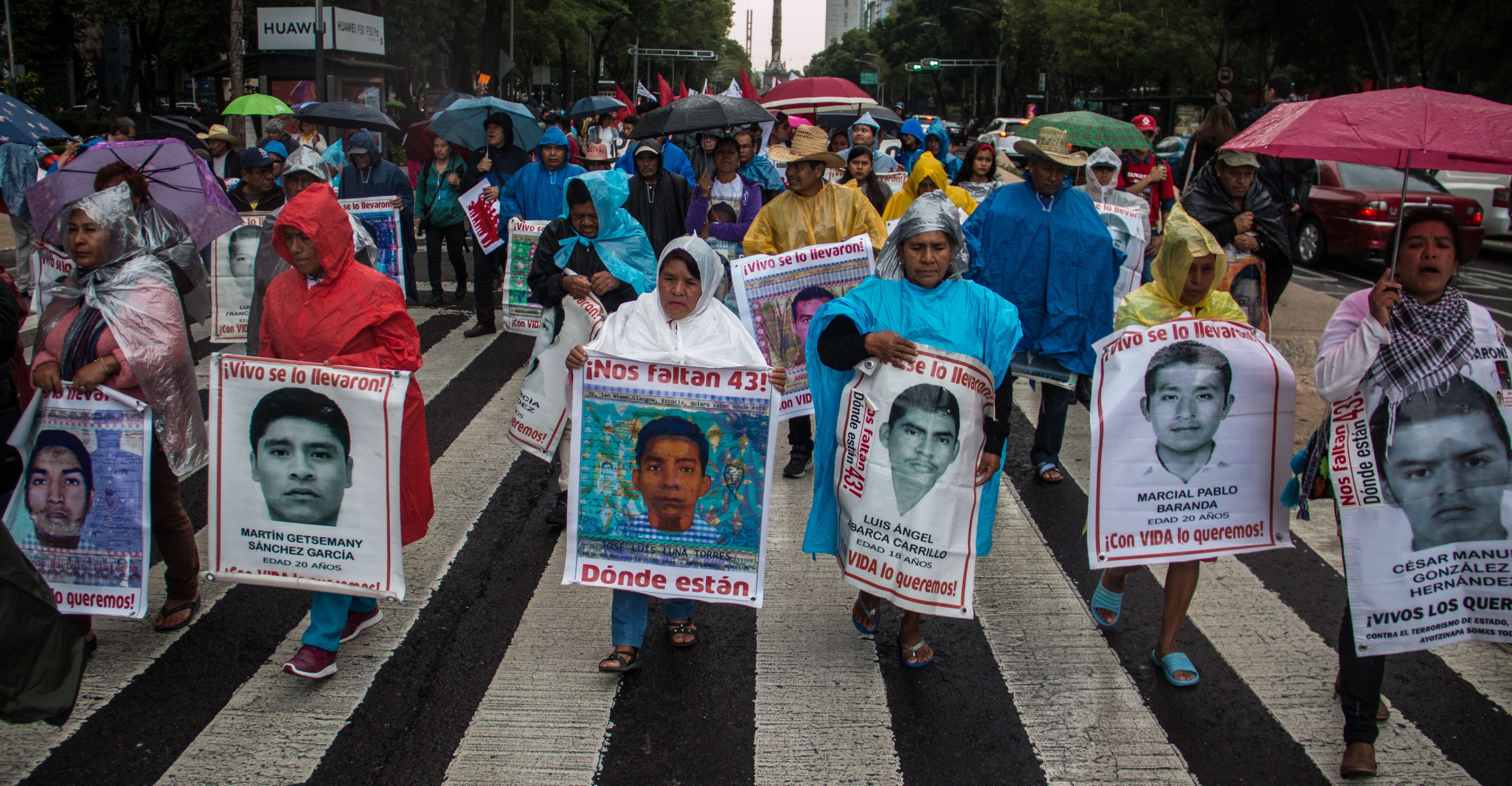 FGR ofrece reconstruir investigaciones del caso Ayotzinapa