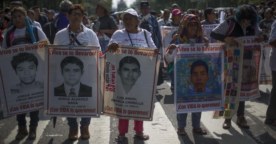 Familiares de 43 de Ayotzinapa, entre la esperanza y la cautela