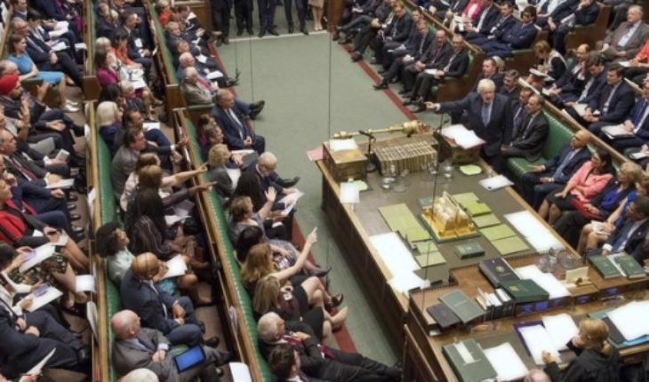 Ley contra “brexit” duro supera primer voto en el Parlamento