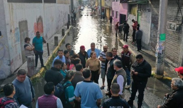 Lluvias provocan inundaciones en colonias de Ecatepec, una plaza y un hospital