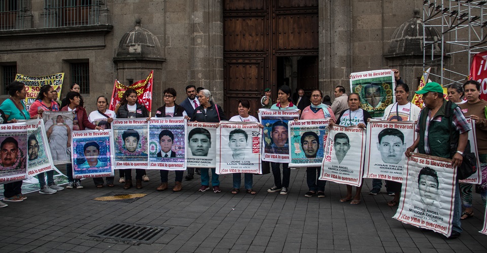 Quedan libres otros 24 inculpados por el caso Ayotzinapa