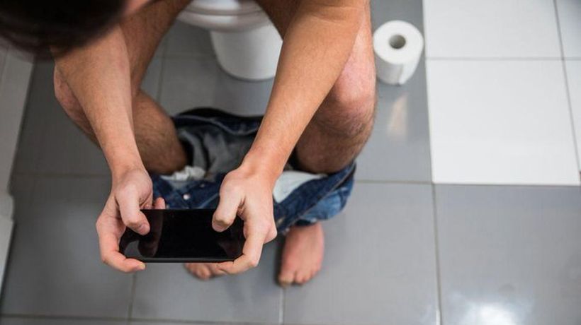 All in excess is bad: warn of hemorrhoid generation from cell phone use in the bathroom