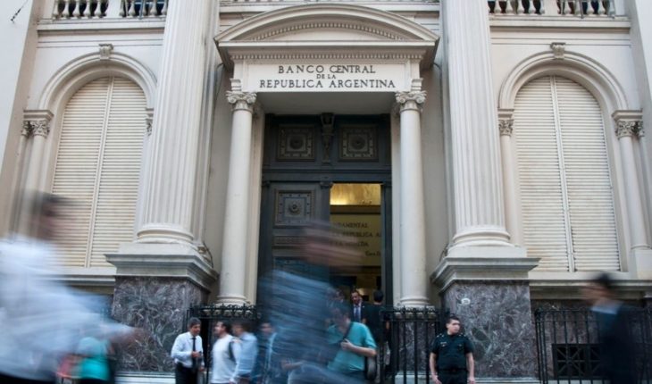 translated from Spanish: Banks extend opening hours in Mendoza to 15