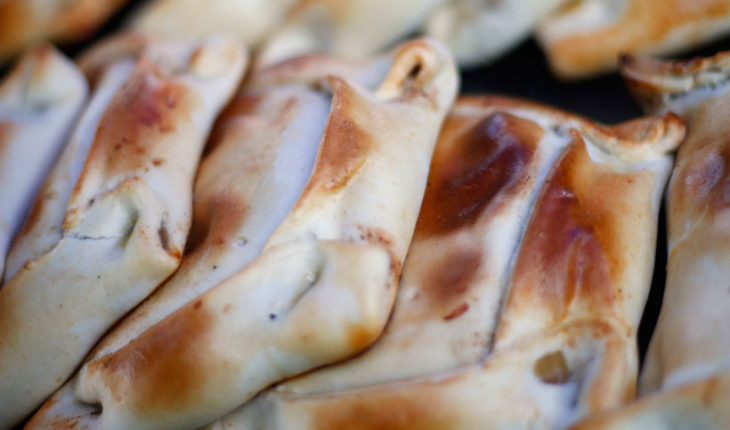 translated from Spanish: Municipality of Maipú claims that cost of empanadas “fits right”