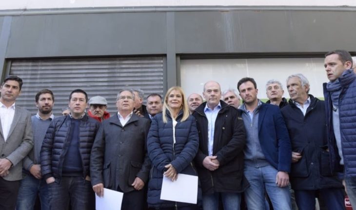translated from Spanish: PJ intendants demanded Vidal decrees food emergency