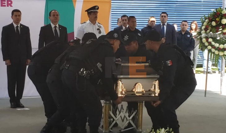 translated from Spanish: Pay luctuose homage to police fallen in the shooting near Morelos Stadium in Morelia