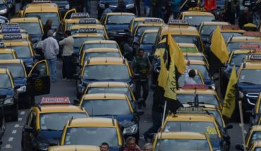 translated from Spanish: Porteño taxi drivers protest again, now against Cabify