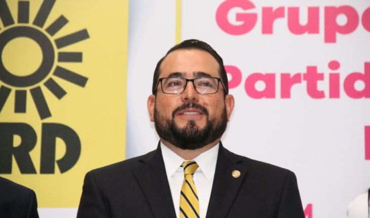 translated from Spanish: Recula Humberto González, returns to the PRD