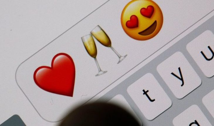 translated from Spanish: Study claims that people who use emojis have more sex
