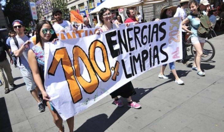 translated from Spanish: “The future of the planet is underway”: Fridays for Future Santiago opens Climate Action Week with global mobilization