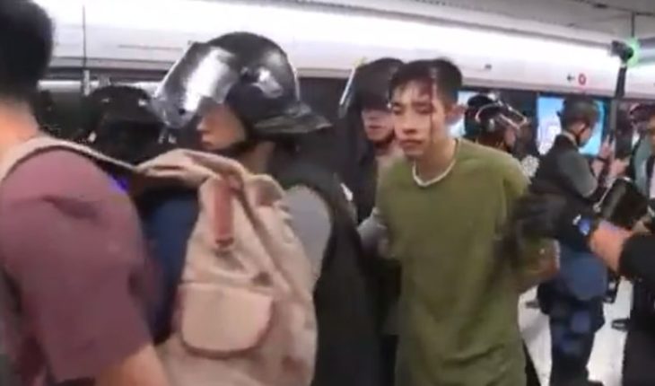 translated from Spanish: [VIDEO] Violent crackdown on protesters in Hong Kong