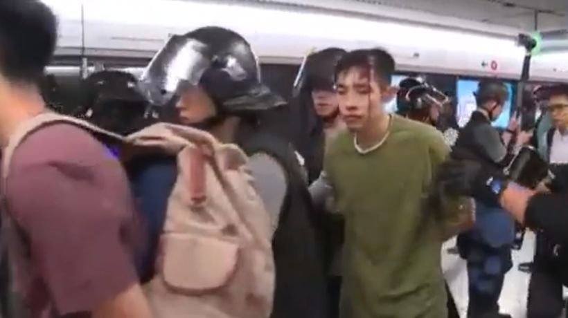 [VIDEO] Violent crackdown on protesters in Hong Kong