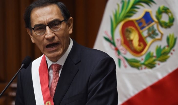 translated from Spanish: Vizcarra dissolves the Peruvian Congress “constitutionally” and calls for elections