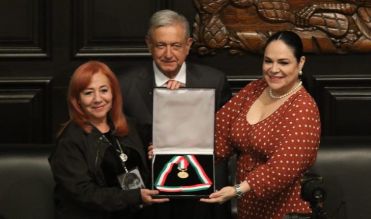 Rosario Ibarra recibe la medalla Belisario Domínguez