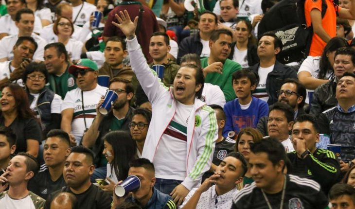 Sacan a 30 aficionados del Estadio Azteca por grito discriminatorio